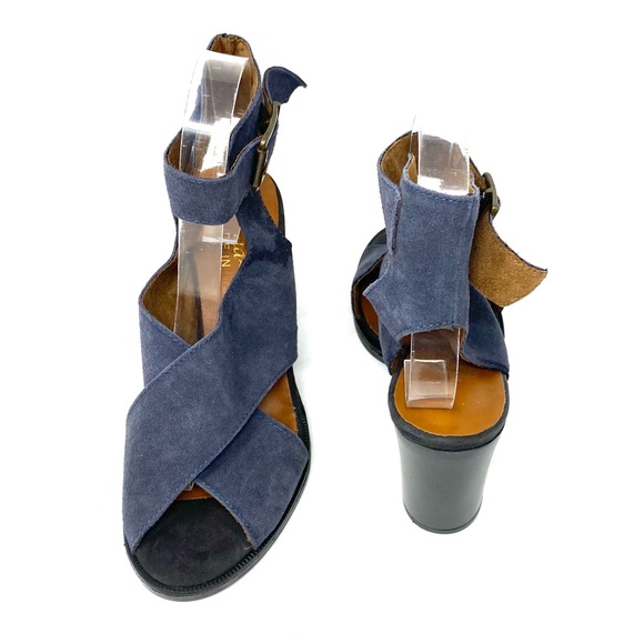 Bella Vita Sandals - Picture 6 of 8